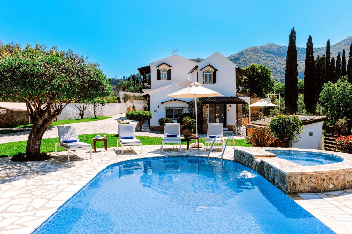 Discover Villa Claire in Corfu! Enjoy prime location and easy access to the whole island. Book your dream getaway today!